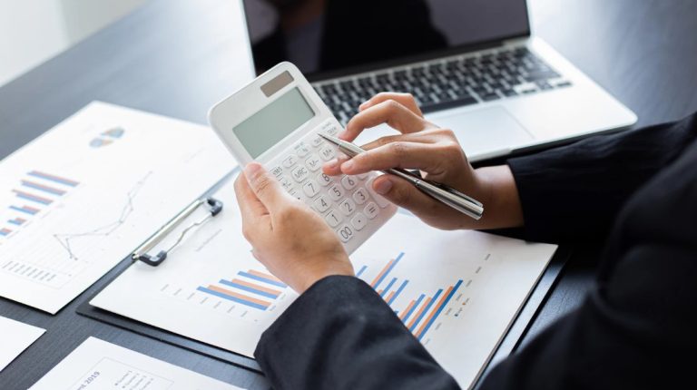 how much tax does business pay