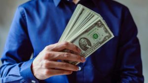 how to earn £100 daily