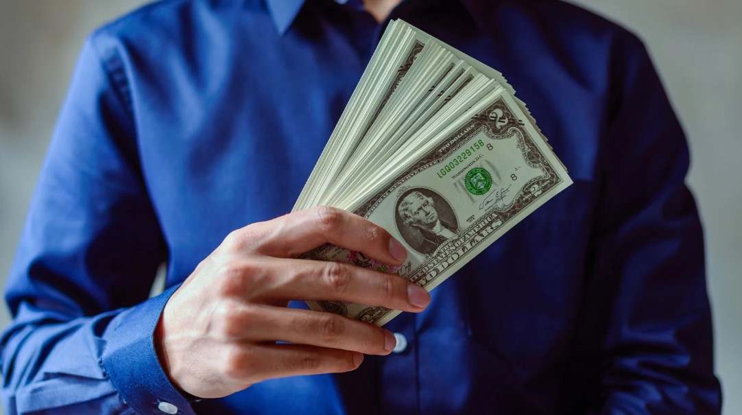 how to earn £100 daily