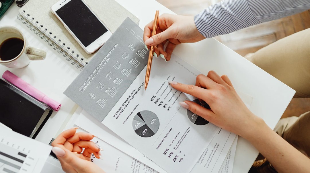 difference between bookkeeping and accounting