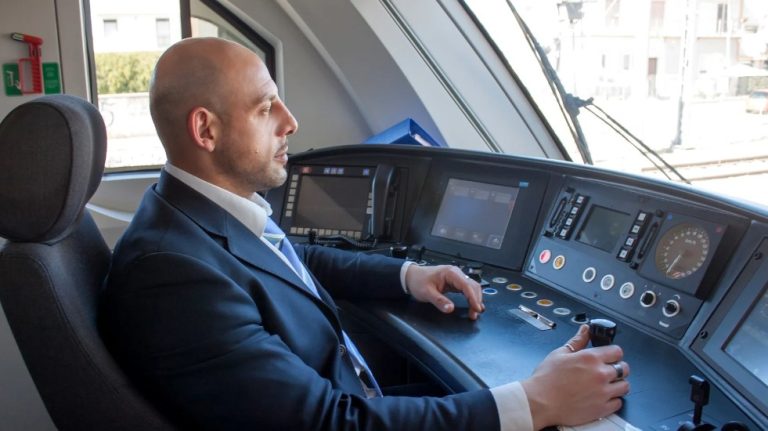 salary fortrain driver